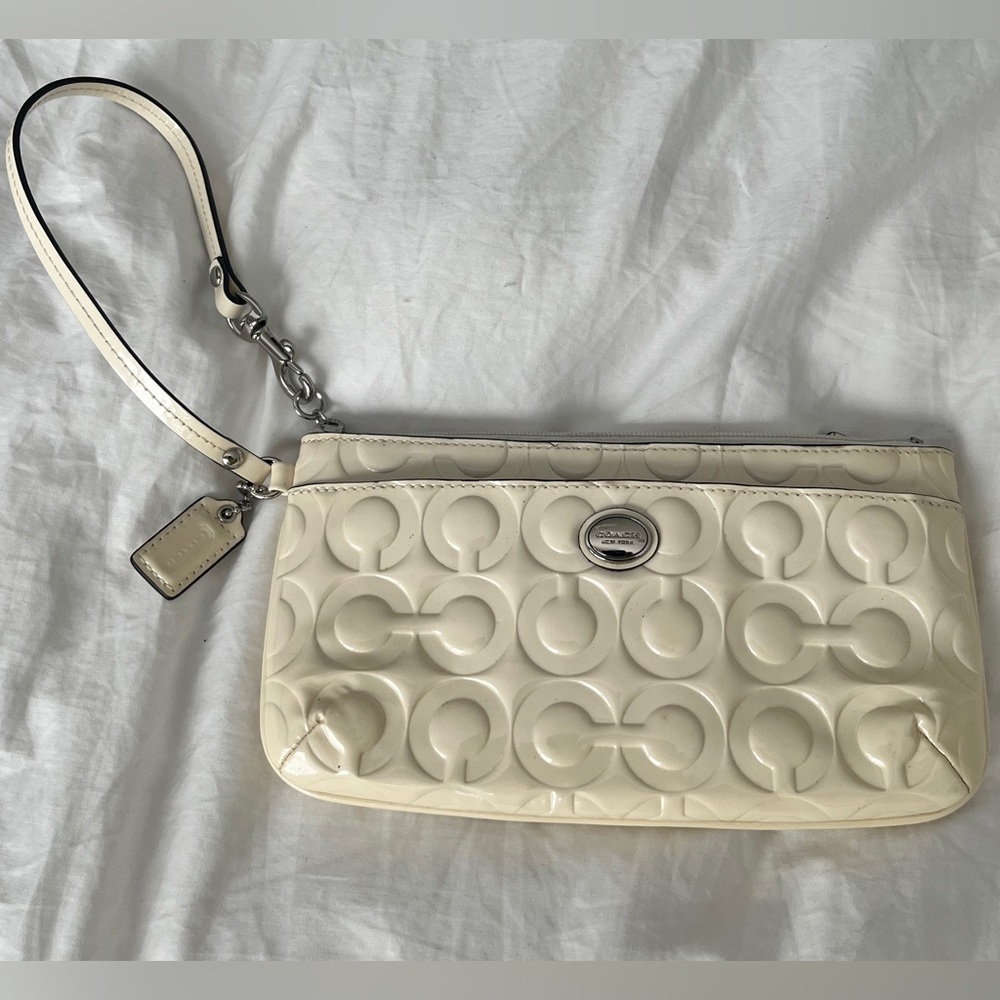 EUC Coach Cream Patent Wristlet Bag